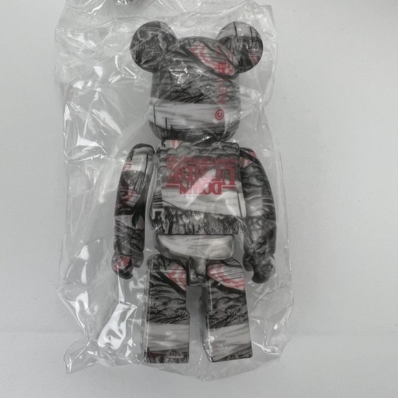 Bearbrick Series 44 Stranger Things Set of 2 Variant Chase Netflix Medicom Toys - Picture 6 of 8